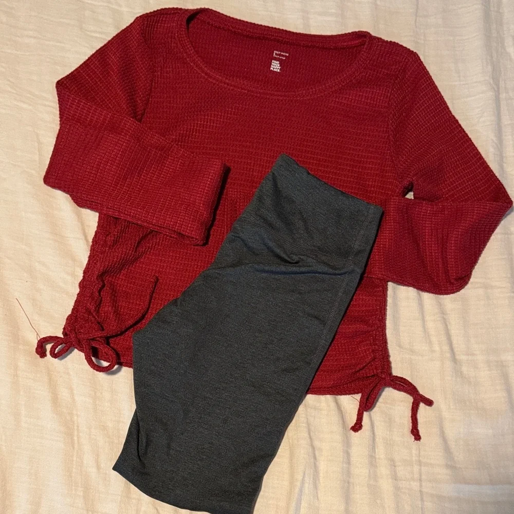 💜3/$12💜 Gilly Hicks Red Top and Gray Leggings Set
